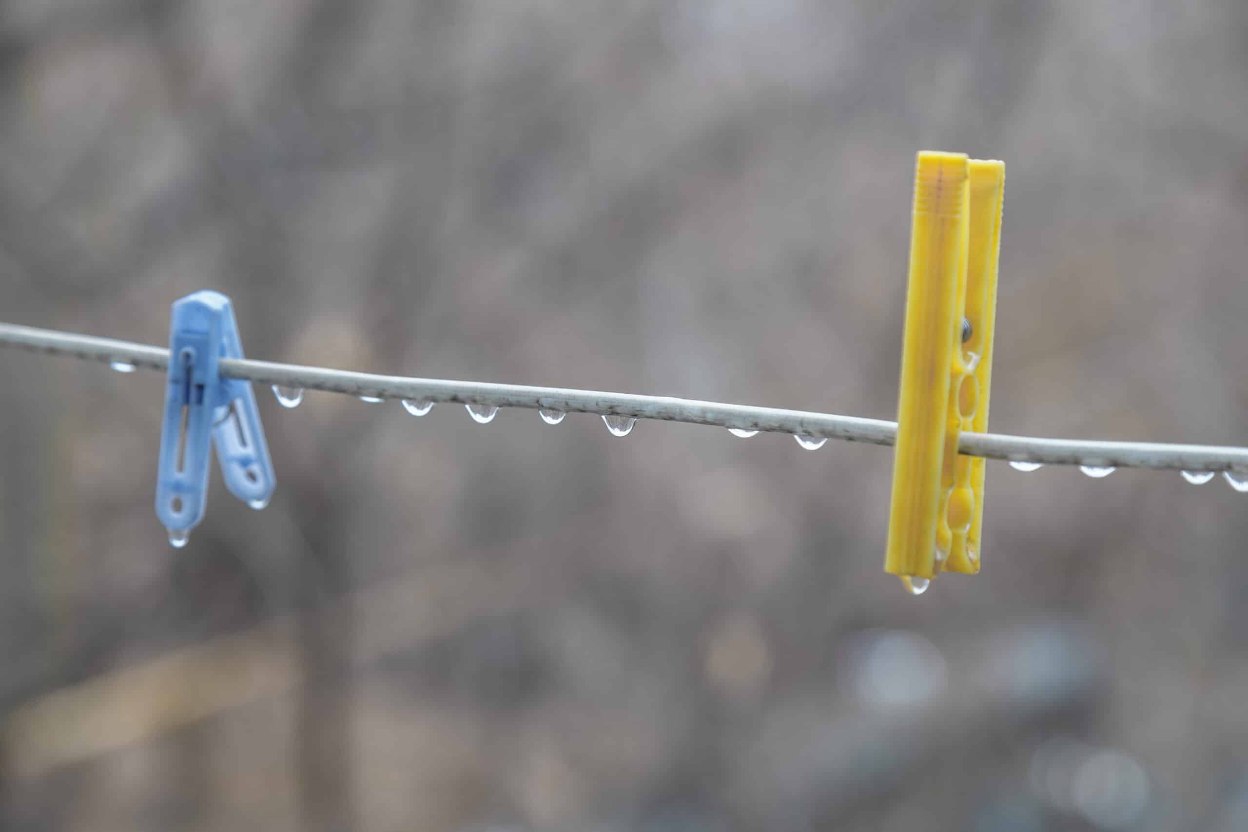 Ανακαλύψτε πώς να στεγνώνετε τα ρούχα σας μια βροχερή μέρα